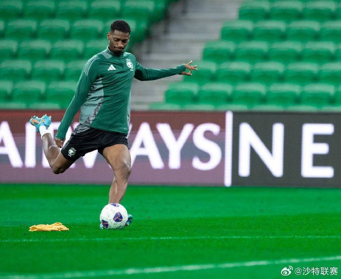 沙特球队突围成功，全力备战半决赛