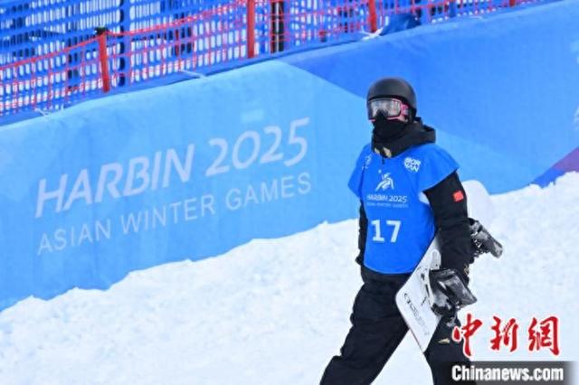 奥地利滑雪选手全力以赴，夺得冠军称号