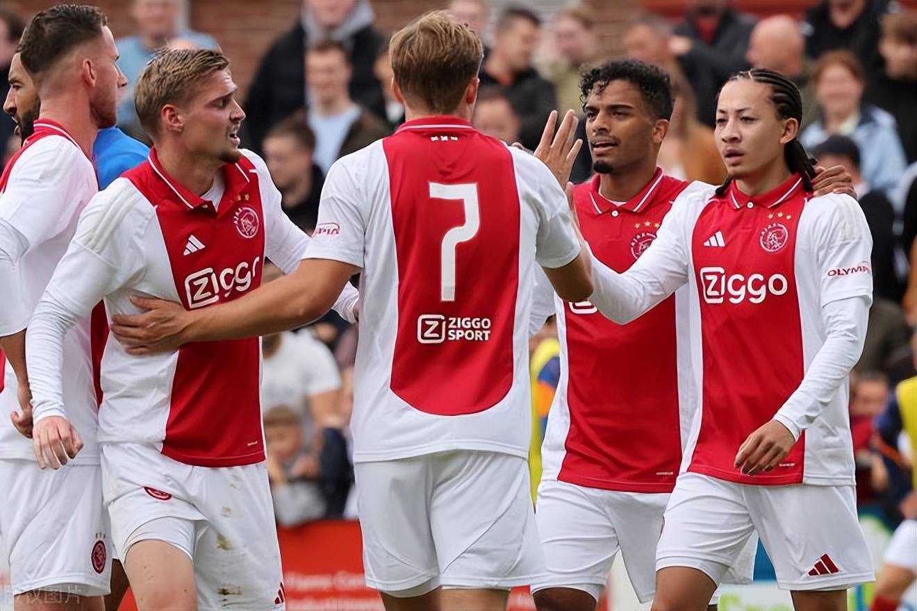 阿贾克斯战平对手，保持不败纪录