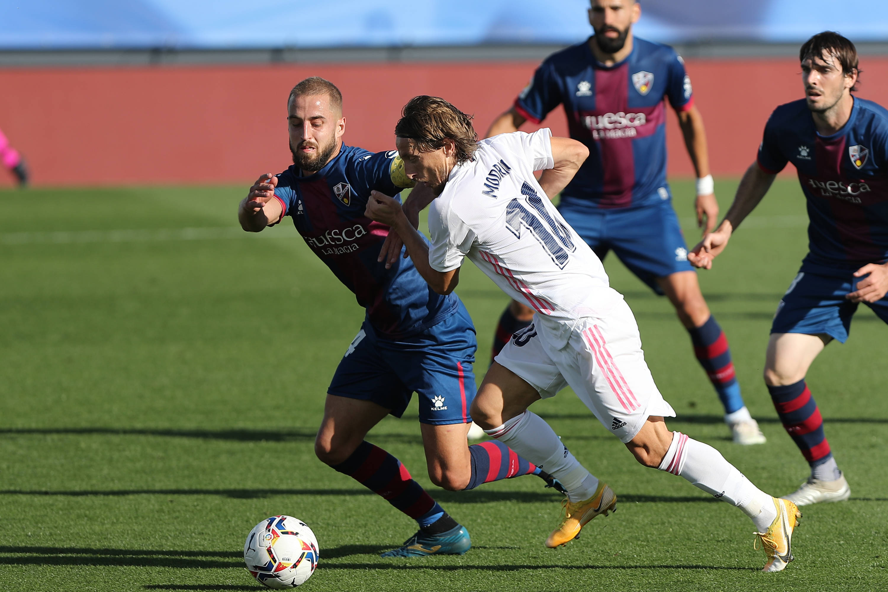 韦斯卡队在比赛中展现了自己的实力和信心