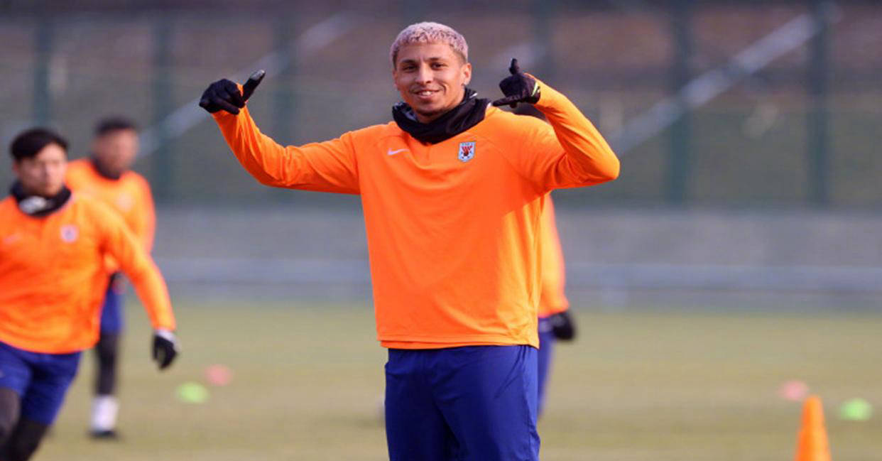 新人球员崭露头角，为球队注入活力