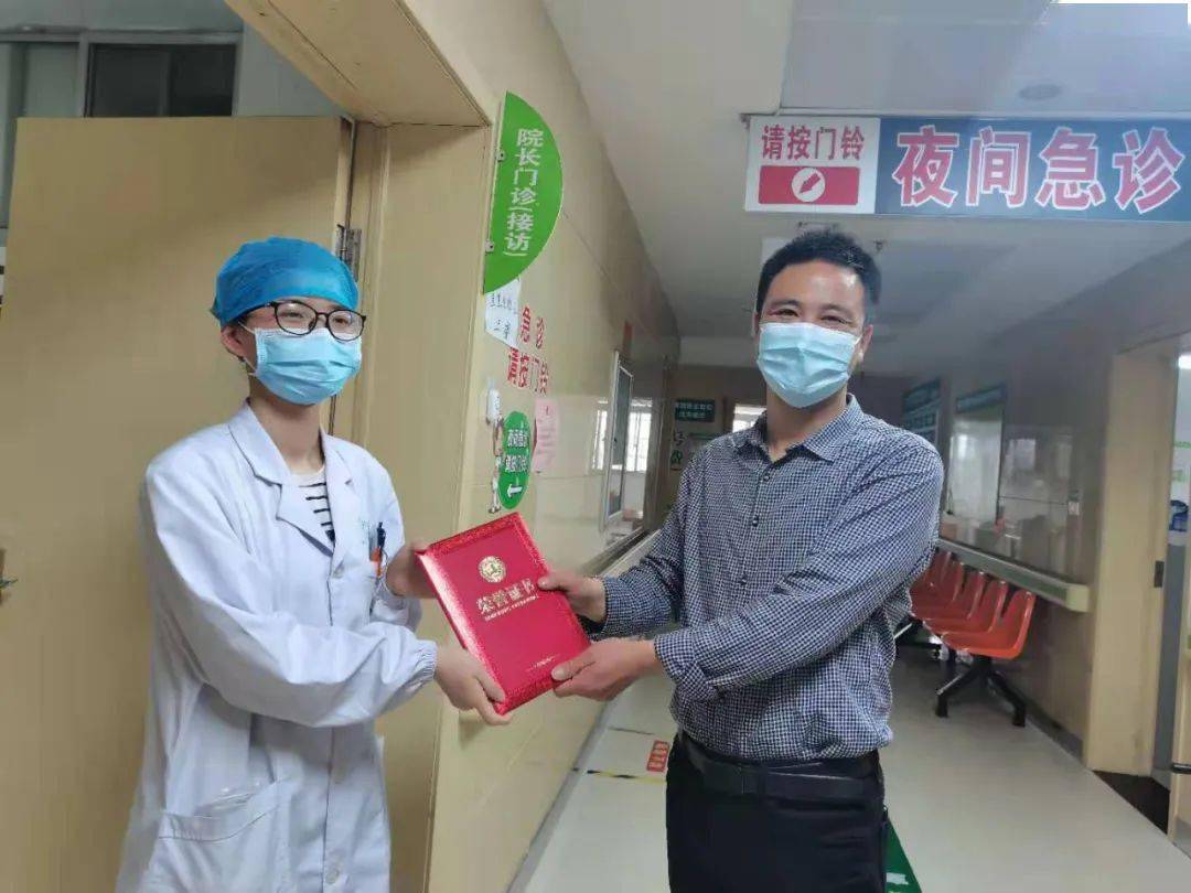 裁判公正执法备受点赞，判罚明快严格不让情绪左右