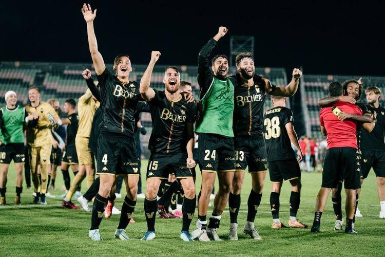 热那亚精英球员伤势恢复,助球队夺冠梦想 热那亚精英球员伤势恢复,助球队夺冠梦想