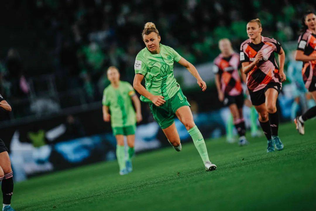 德国女足全力争胜，携手晋级！