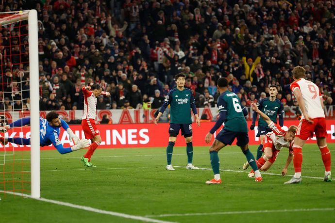 曼联客场战平拜仁，晋级欧冠四强