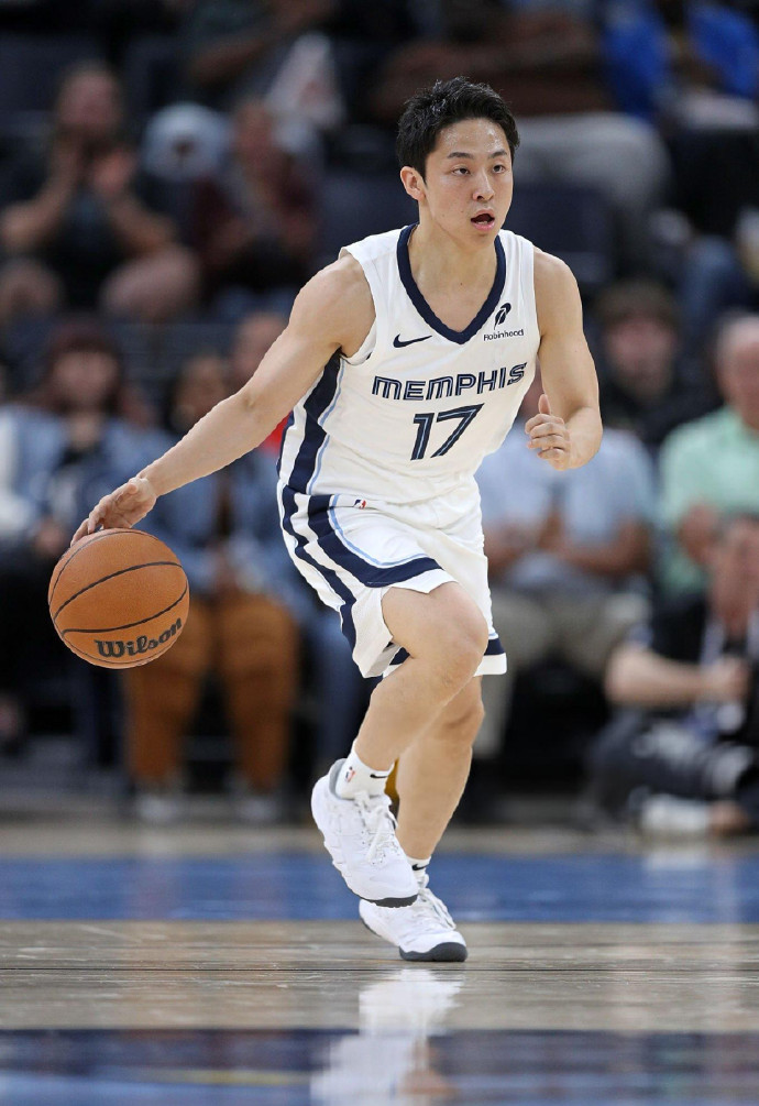 灰熊队球员参加公益活动受热捧