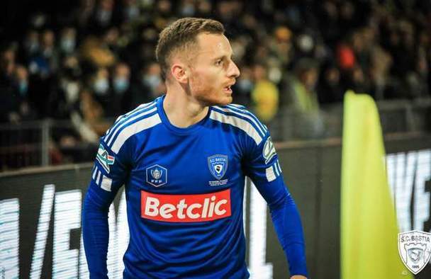 俄罗斯大破捷克，高领积分榜首风云