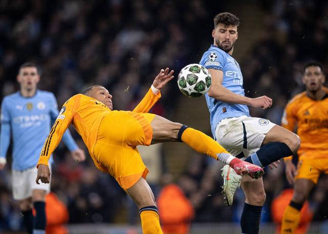 皇家马德里客场战胜那不勒斯，取得关键胜利