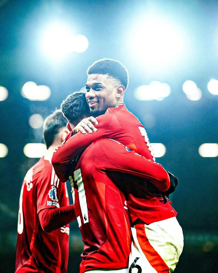 球星归来！卡瓦尼破门，曼联客场大胜客队