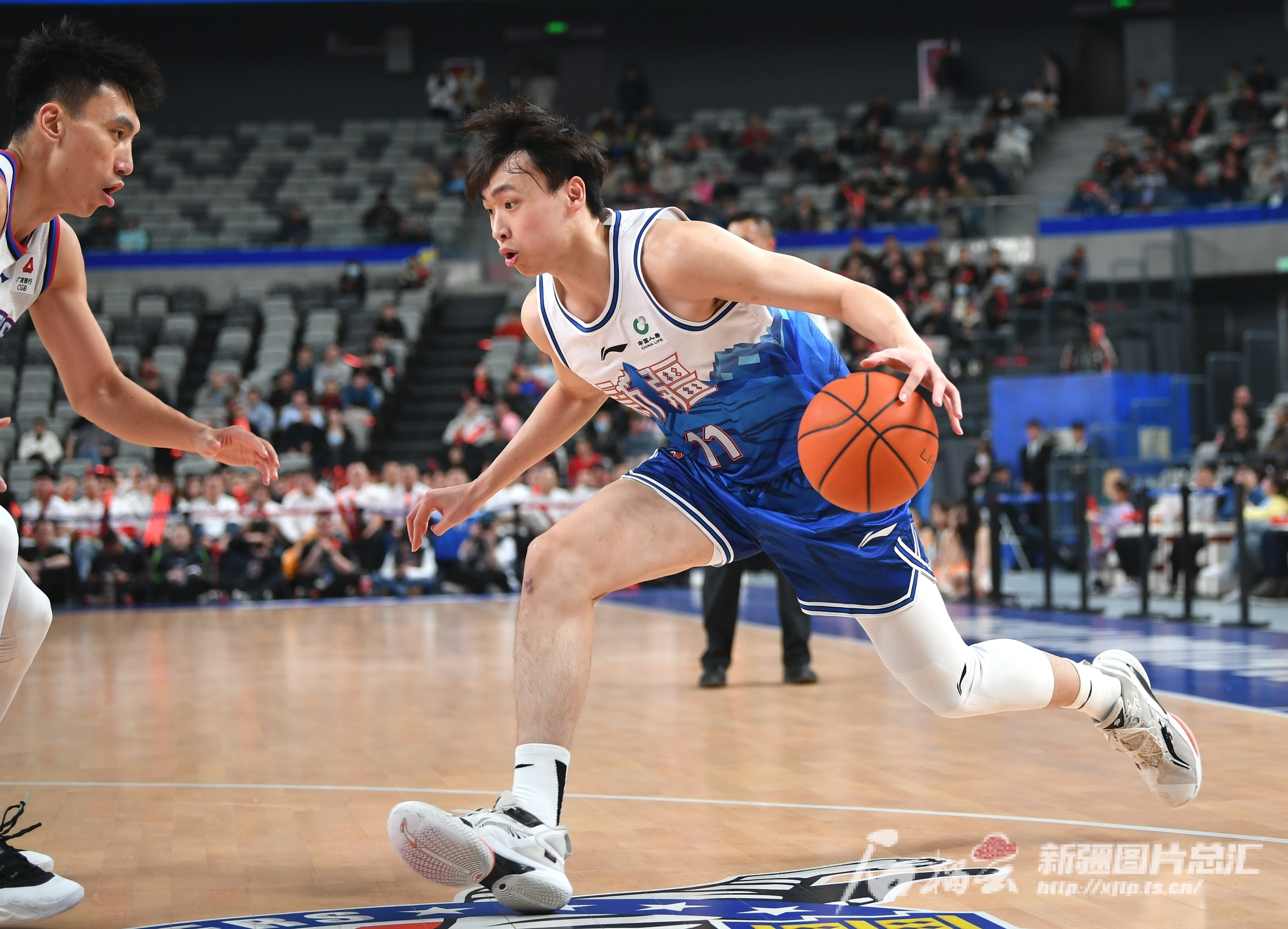 新疆男篮大胜广州队，晋级决赛