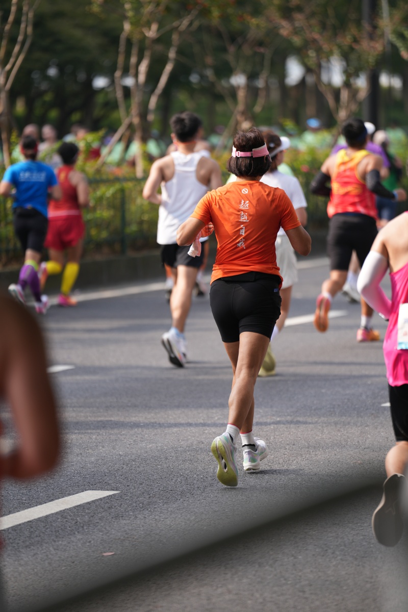 飒爽英姿！中国选手浑身是胆冲刺终点