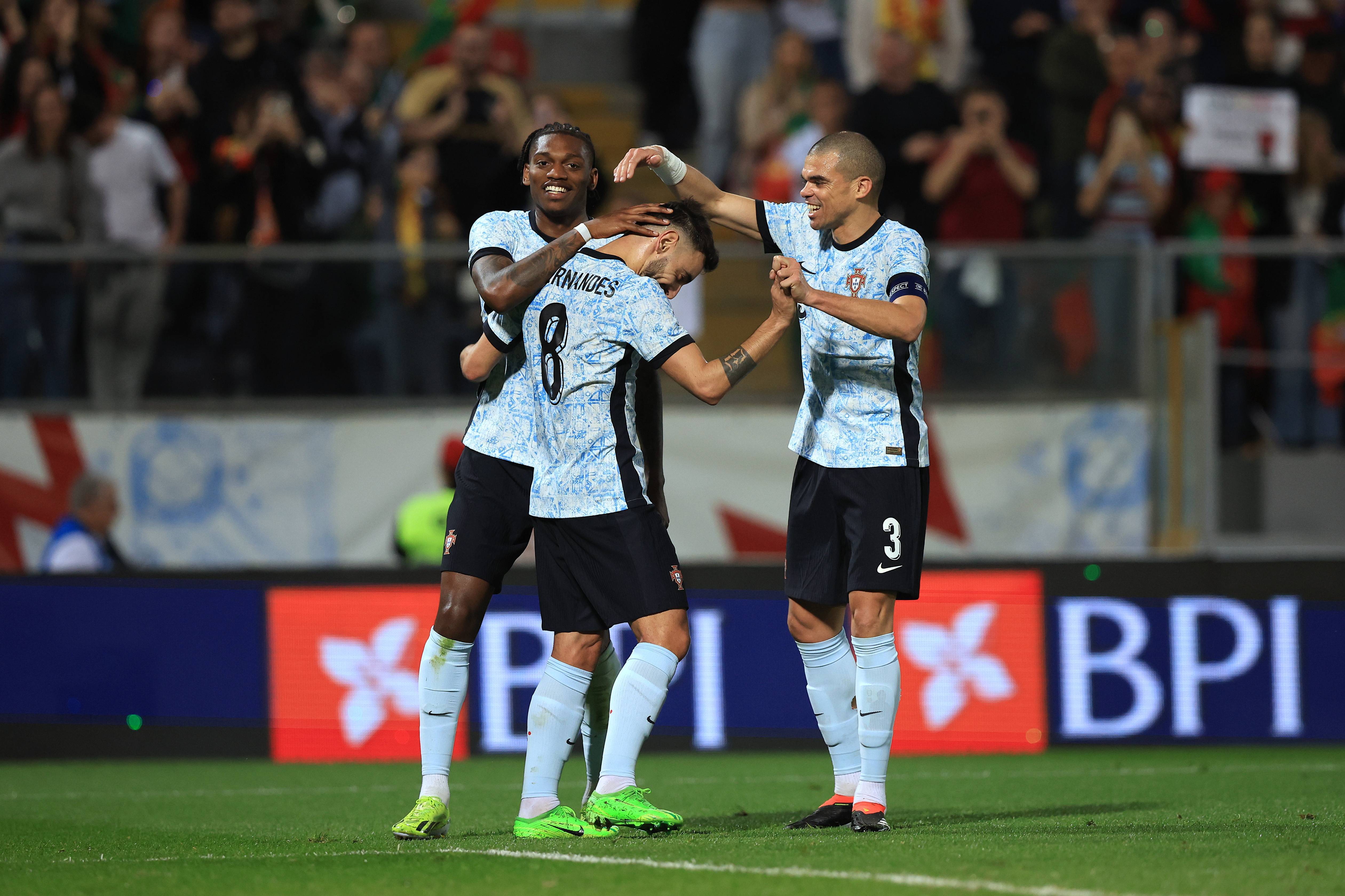 荷兰与葡萄牙国家队的比赛备受球迷瞩目 荷兰与葡萄牙国家队的比赛备受球迷瞩目