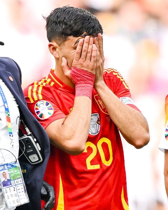 德国中场因伤离场，未能出战下一场比赛