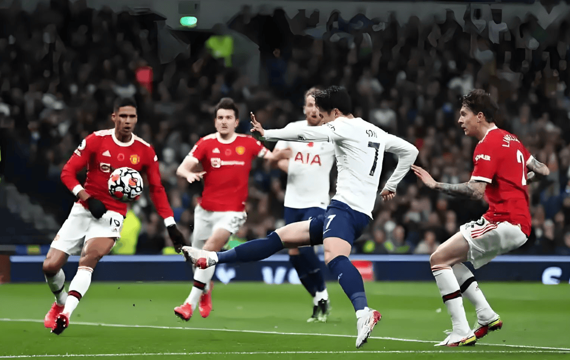 热刺队在比赛场上充满斗志！