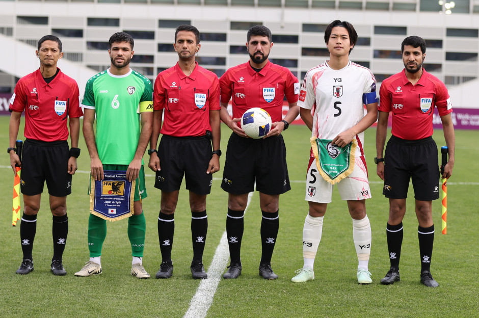 球队备战友谊赛，士气高昂备战