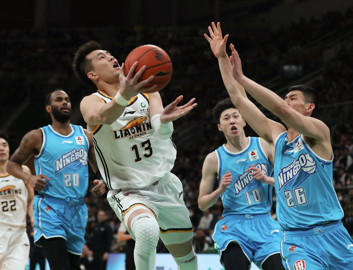 强队遭遇惨败,保级压力大增 强队遭遇惨败,保级压力大增