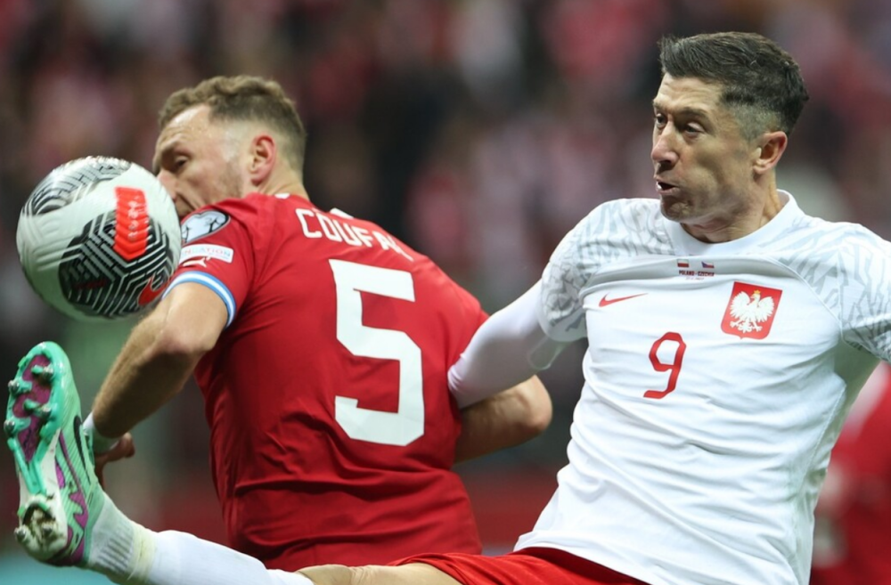 波兰逆转瑞典，成功晋级欧预赛16强