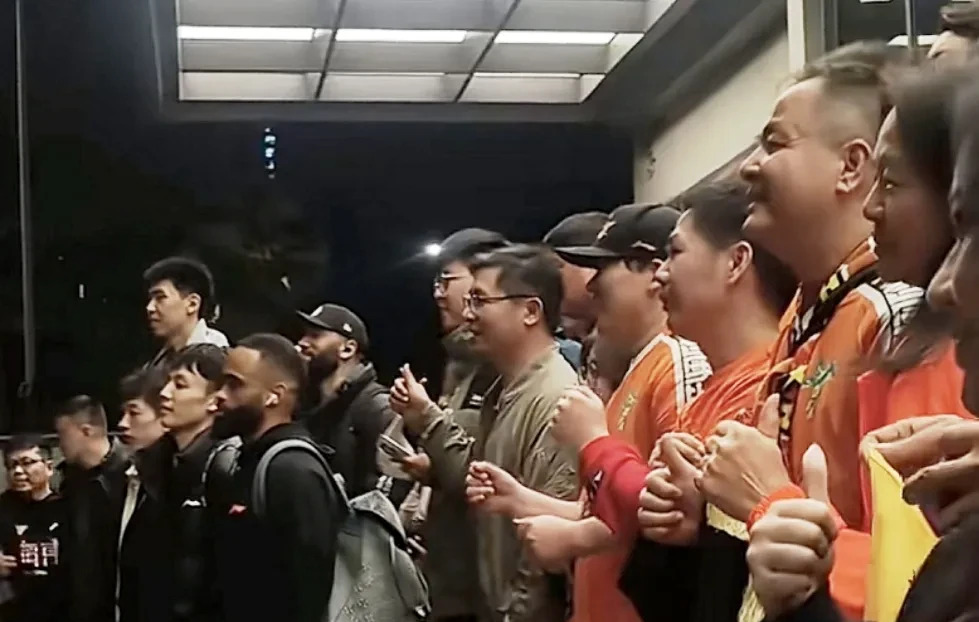 客场征战疲态明显，球队实力逐渐暴露，球迷心忧