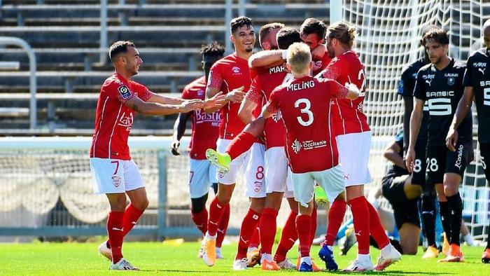 鲁昂客场大胜尼姆，取得重要胜利