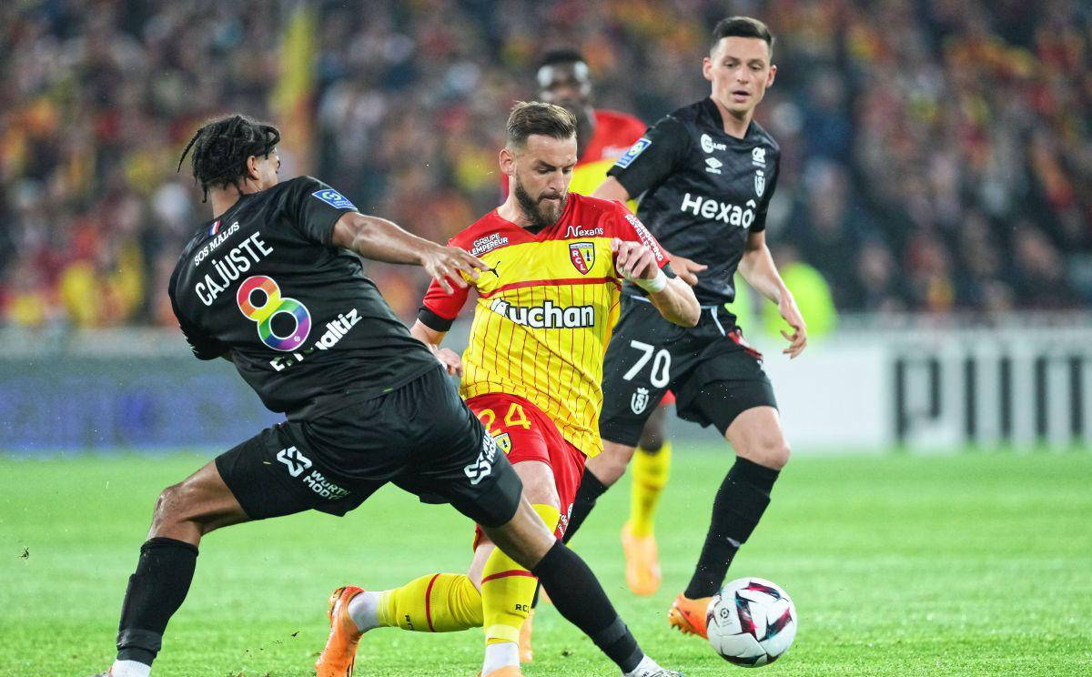 马赛对阵马赛，大获全胜实力凸显