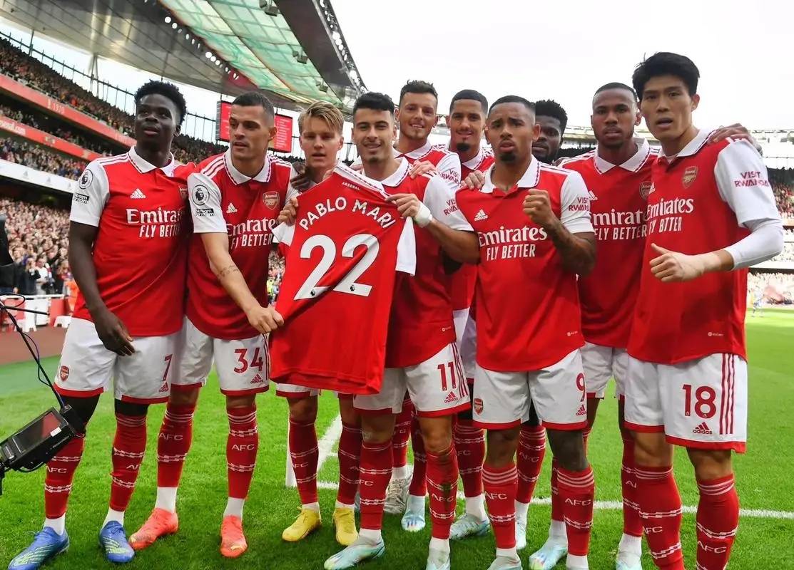 阿森纳击败埃弗顿，暂时领跑英超联赛