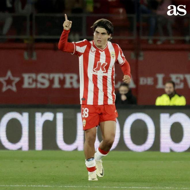 阿尔梅里亚球员在国际比赛中表现出色