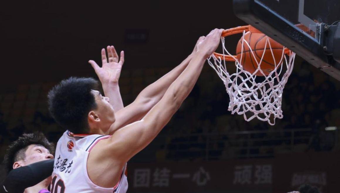 斯佩齐亚客场逆转战胜对手，取得关键胜利