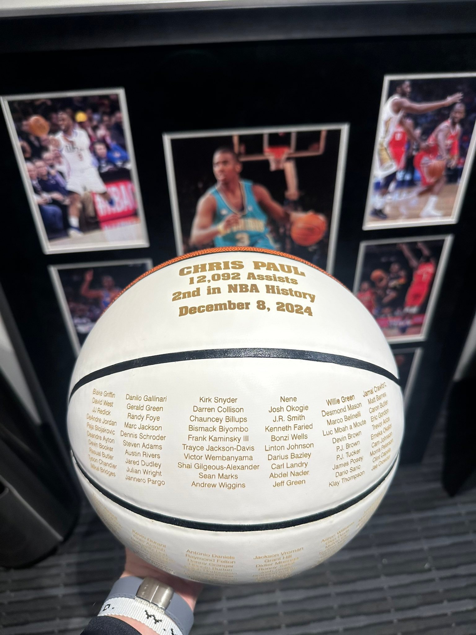 山猫主场击败马刺,全队表现神勇 山猫主场击败马刺,全队表现神勇