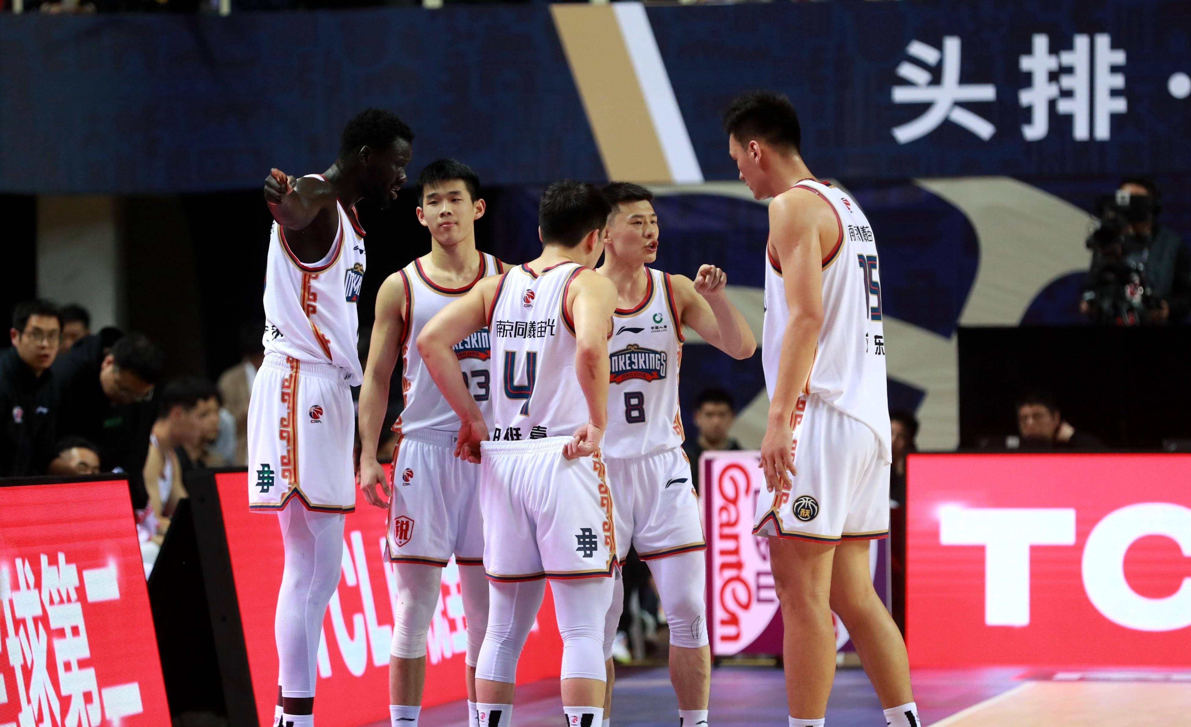 亚洲联赛风云再起,赛场上竞争激烈 亚洲联赛风云再起,赛场上竞争激烈