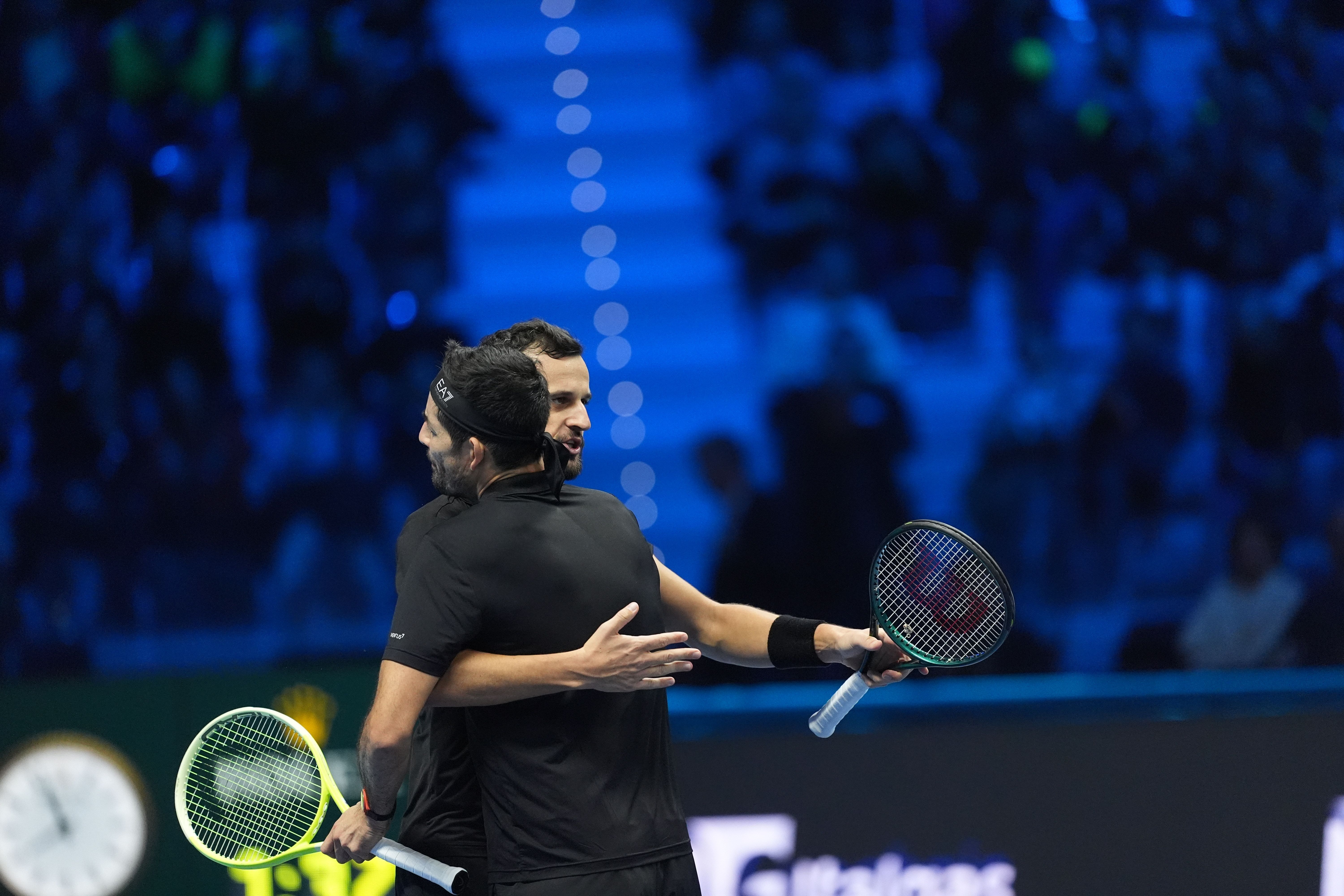 网球男子双打决赛对决，瑞士选手实力碾压夺冠！