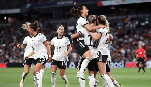 美国女足实力强劲，斩获首轮胜利
