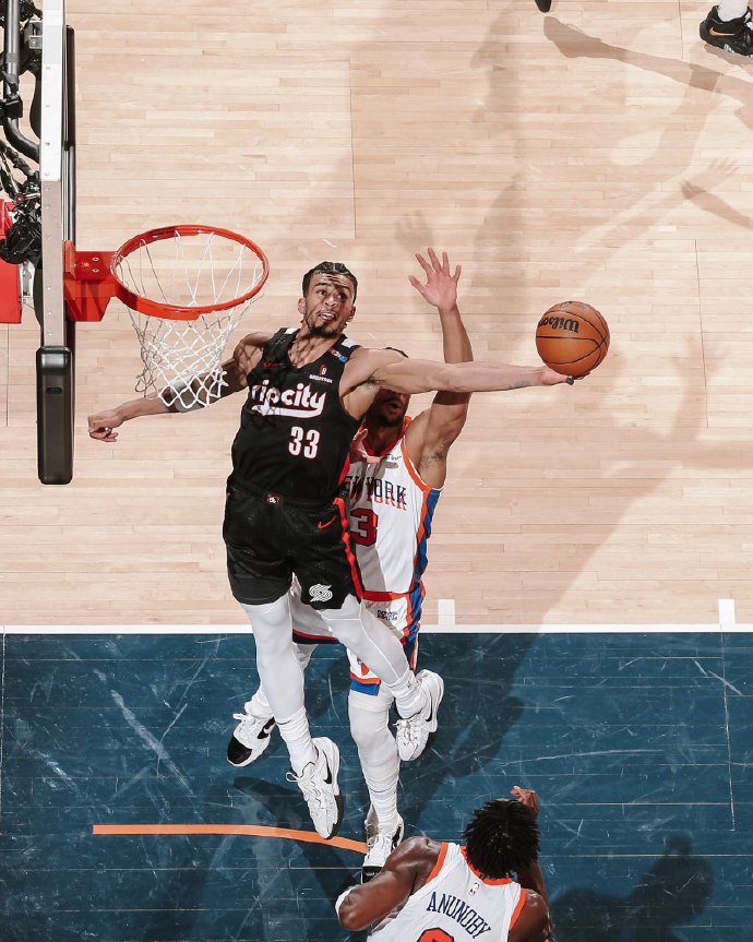 开拓者客场大胜尼克斯，连胜达到五场