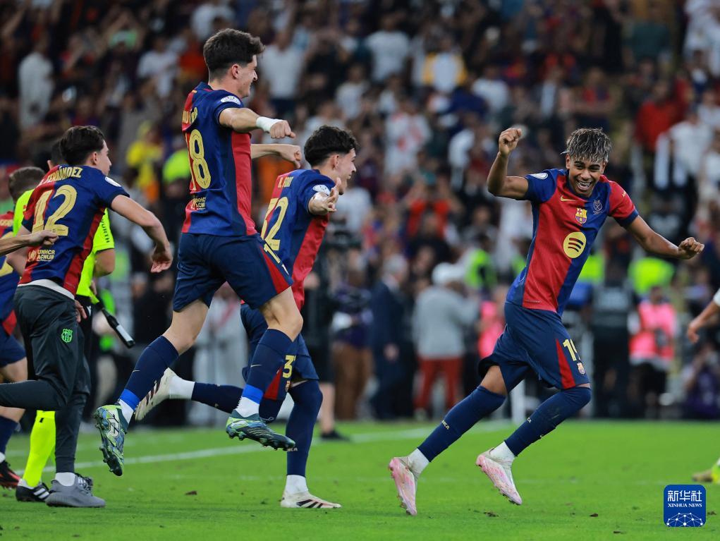 足球比赛激烈程度大增，球员状态爆棚