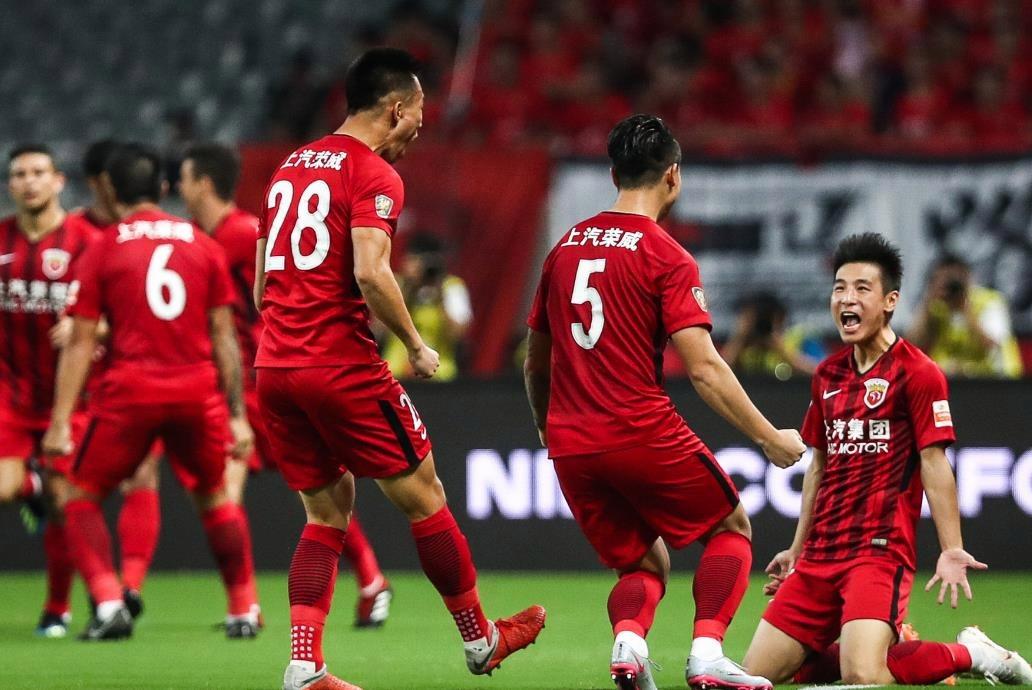 上港客场力擒泰达，重回前四