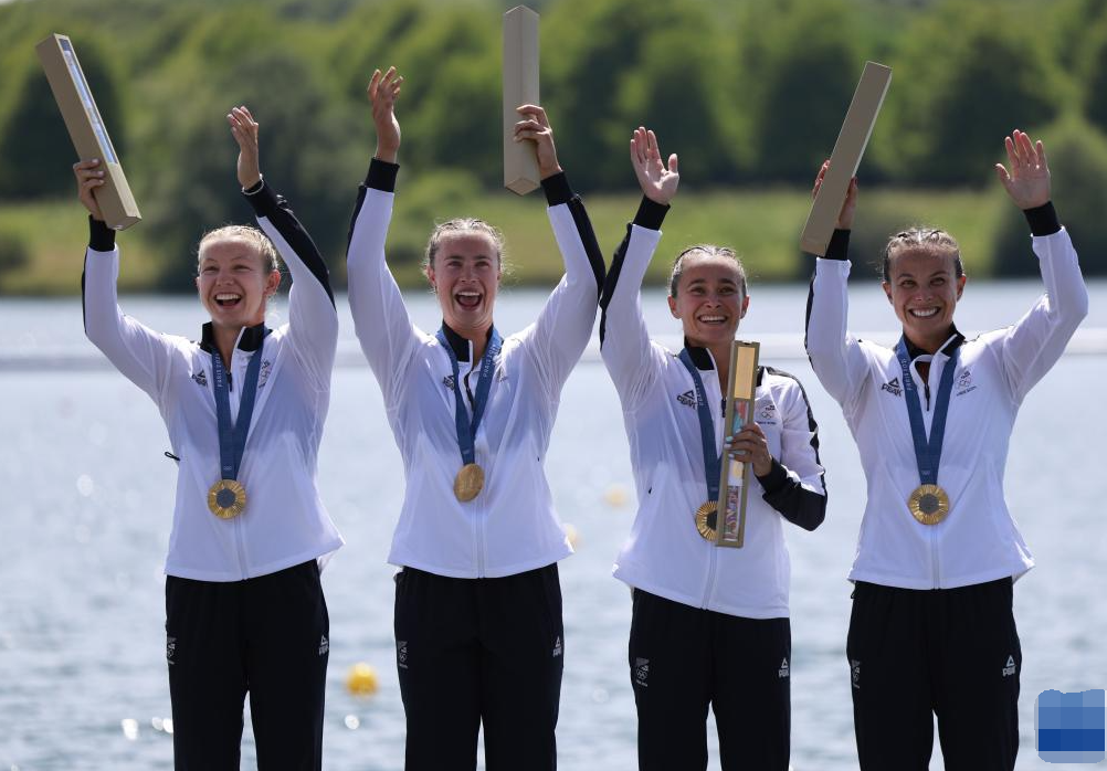 英国运动员在游泳比赛中喜获金银铜，实力雄厚