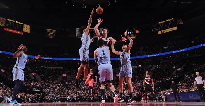 猛龙客场大胜灰熊，取得八连胜稳住榜首