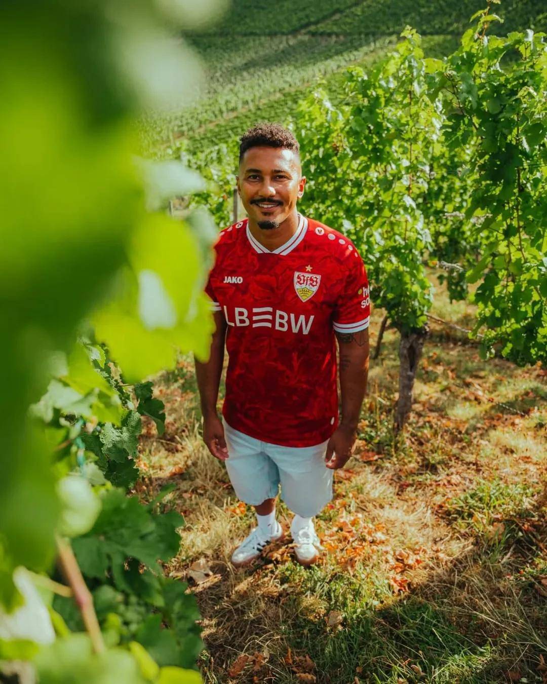 斯图加特在客场大胜落后的科隆，逆袭成功