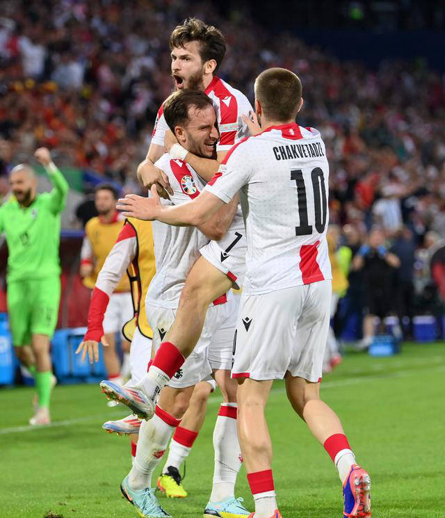 西班牙俱乐部在国外击败对手