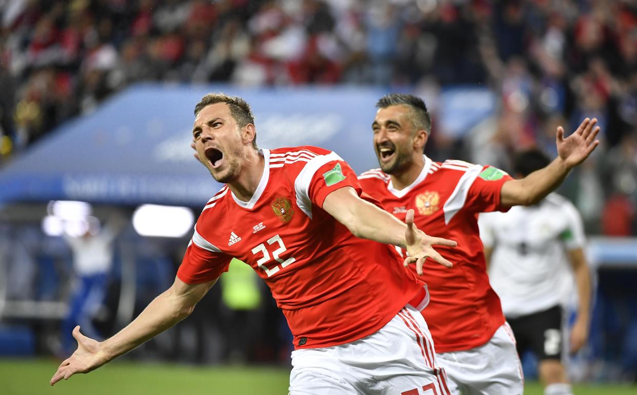 俄罗斯足球联赛新赛季揭幕，莫斯科迎战圣彼得堡