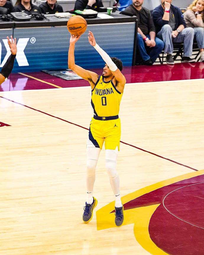 步行者队锋线爆发，主帅称赞球员表现