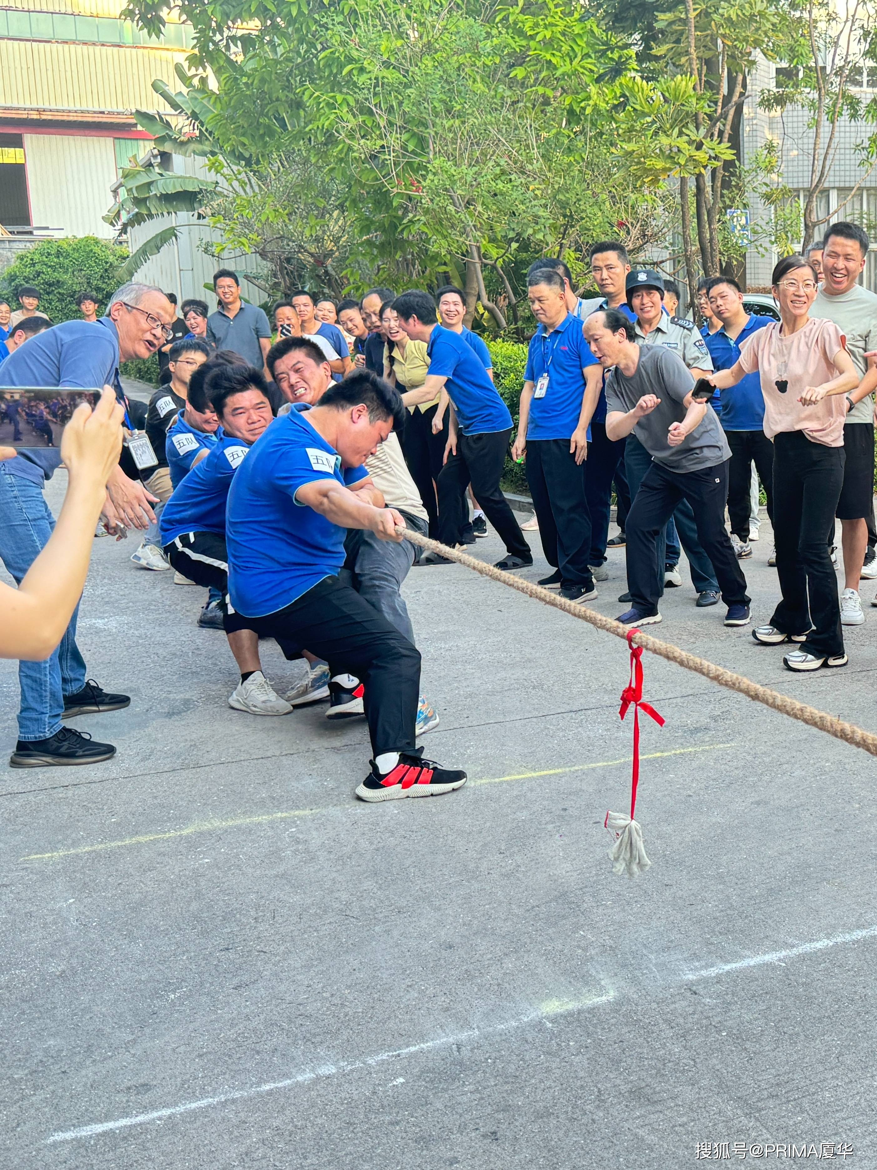 队伍团结一致，共同积极为团体赛好成绩努力