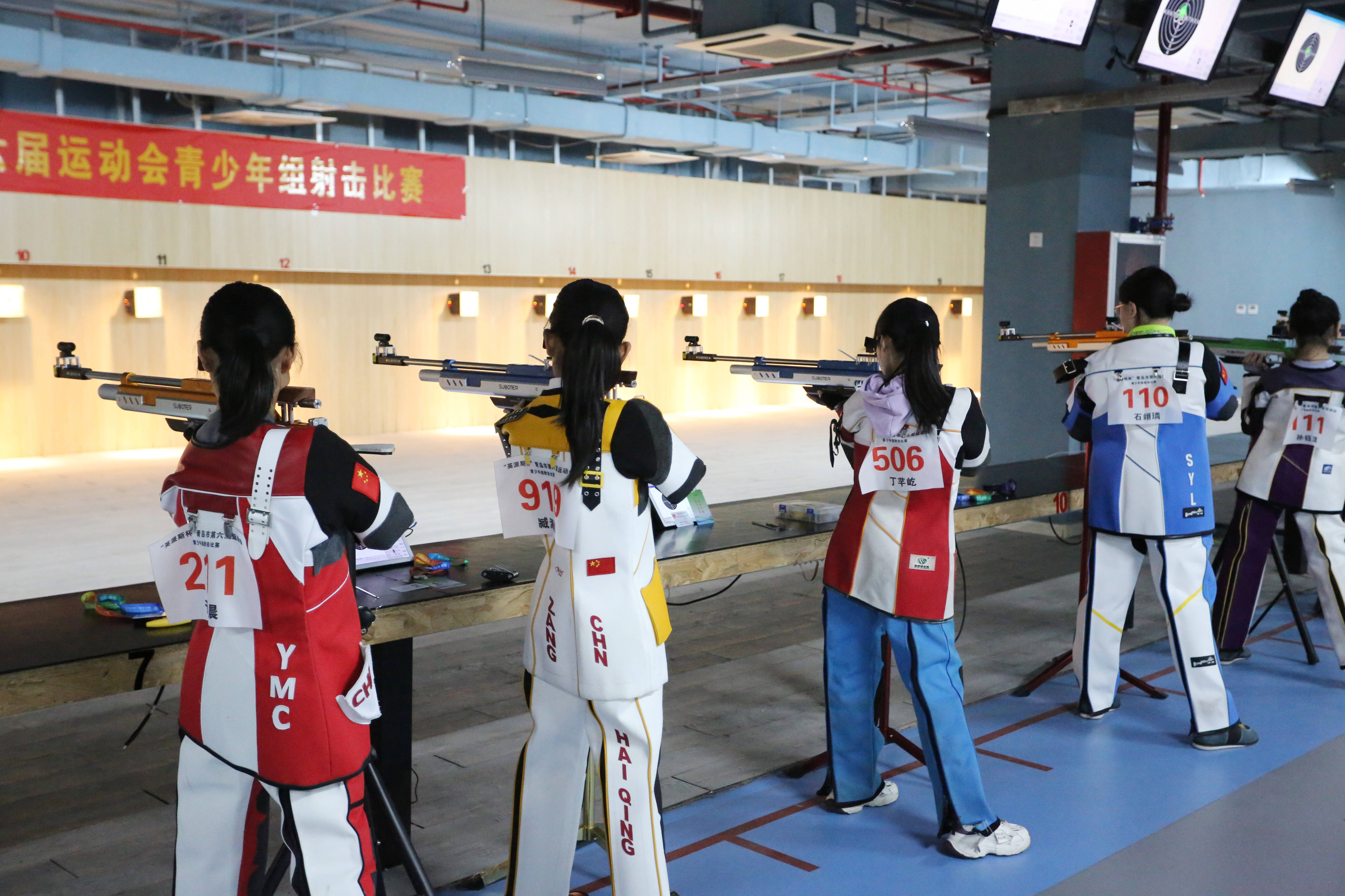 射击比赛紧张，英国选手夺冠