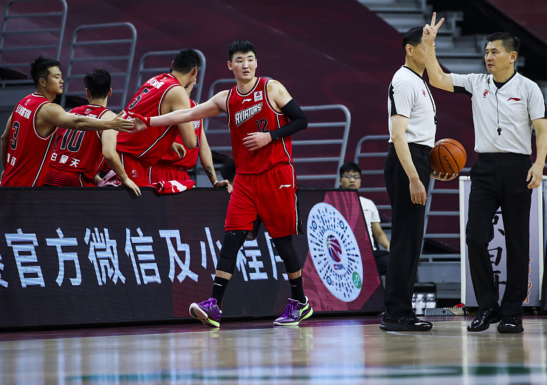 八一男篮主场大胜，冲击季后赛资格再次升温