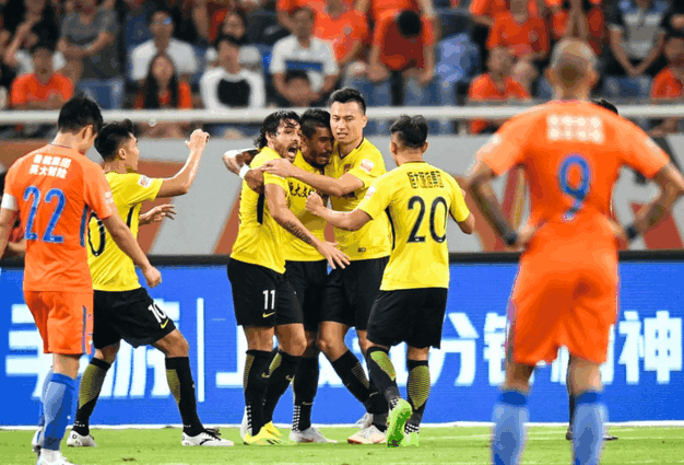 恒大豪取客场大胜，巩固领先优势