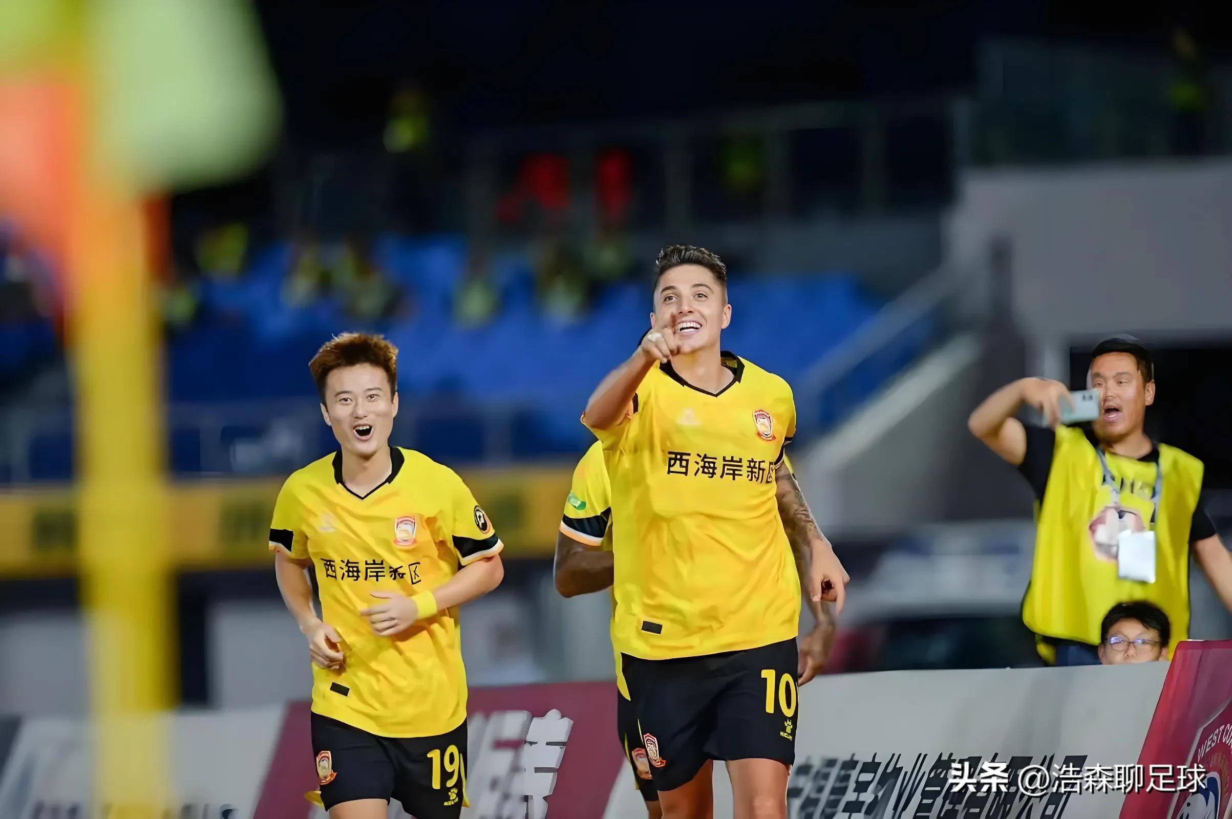 实力悬殊的两支球队在最新一轮比赛中交手，结果如何？