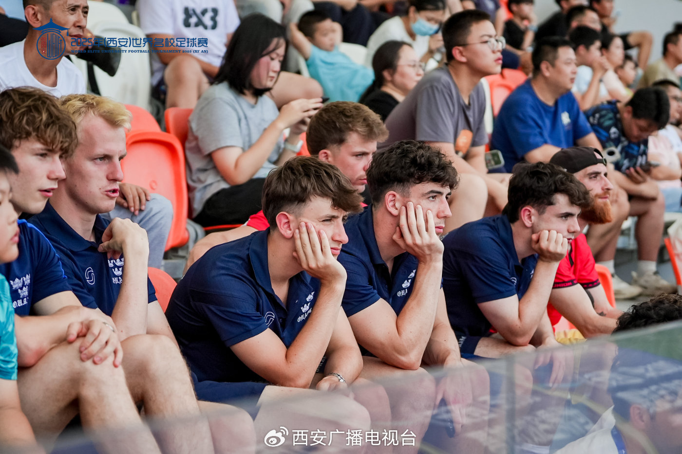 足球赛事精彩纷呈，各国球队奋力拼搏