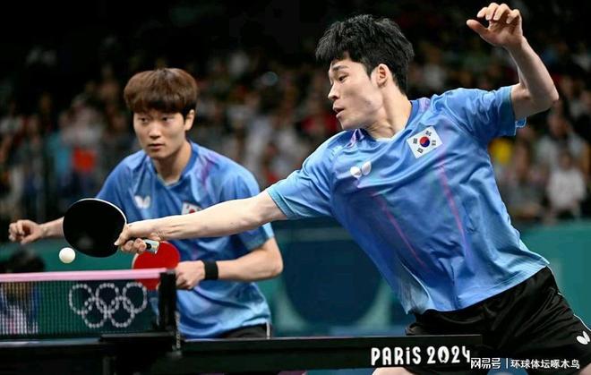 美国乒乓球队击败对手，取得胜利