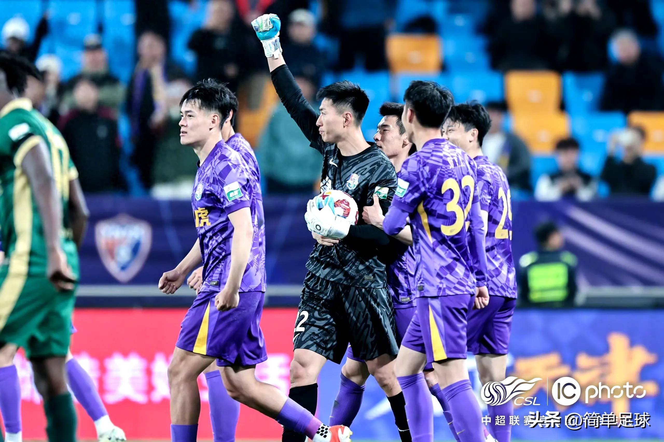 球队组队备战，战意昂扬锐意进取