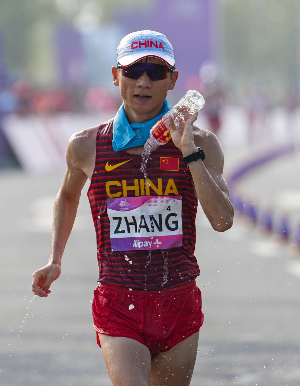 哈萨克斯坦田径选手无往不胜，夺得金牌