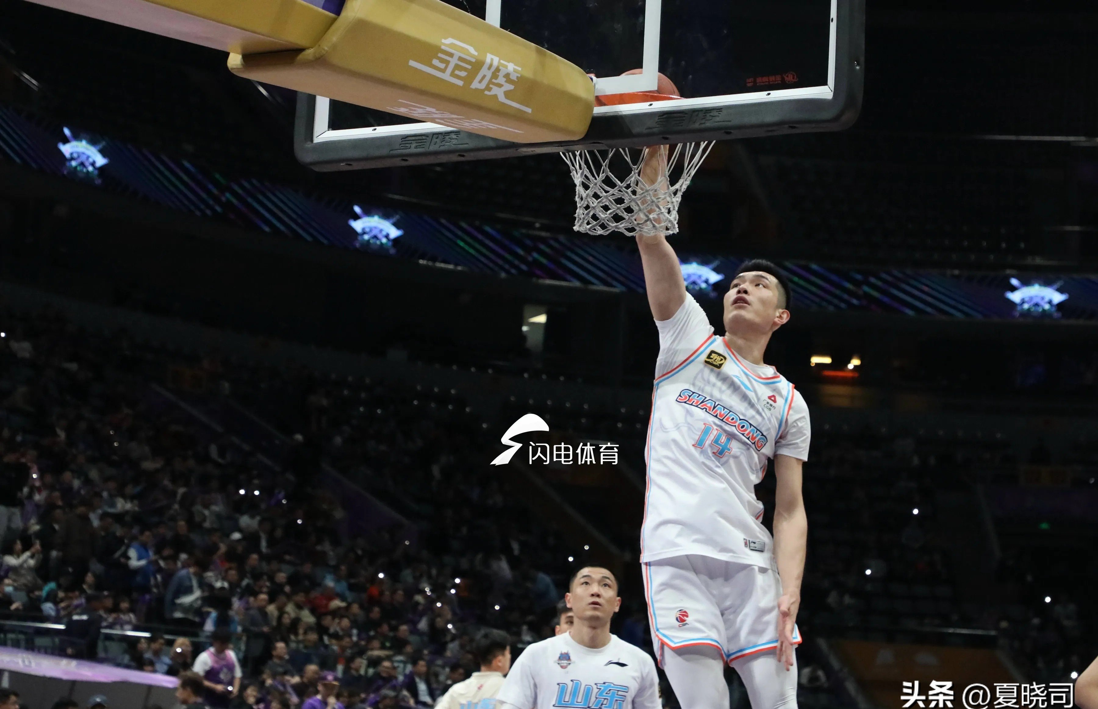 山东男篮在主场击败海南队，赢得胜利